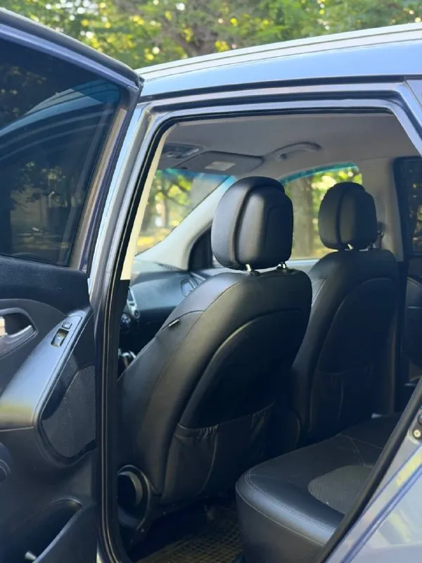 💥 Hyundai ix35 2012 год, в родном окрасе!
Мотор 2.0 в отличном состоянии.
Надежный автомат, полный привод 🔥

Автомобиль ухожен, едет уверенно, все узлы работают без нареканий. Салон в очень достойном состоянии. Машина без вложений и проблем.

📍Осмотр: г. Донецк
🔄 Возможен обмен
💳 Возможна продажа в кредит
💰 Цена: 1 060 000 ₽

☎ +7 949 742-53-98
☎ +7 949 374-95-82
📞 🇷🇺 Звоните: +79497425398 - фотография - 9