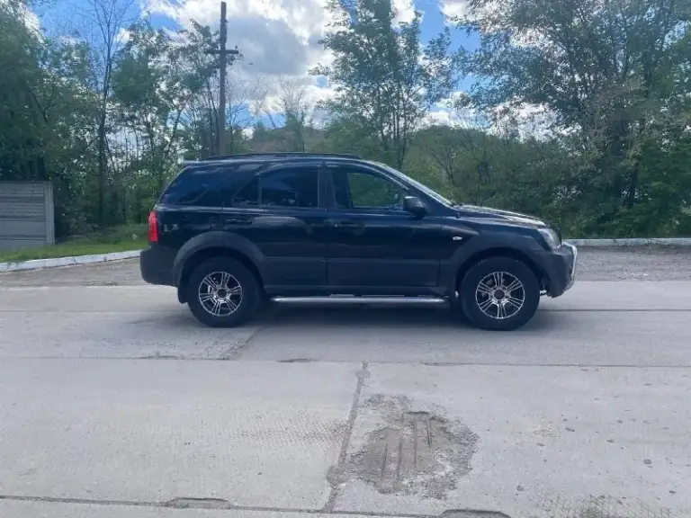 Продам kia sorento 2008 год мотор 2.5 tdi коробка механика, полный привод с раздаткой и понижайкой, на авто все работает, пробег 247 тысяч км, цена 800₽ автомобиль в полной комплектации,2 ключа сигнализация пандора, сервисная книга
﻿﻿Парктроники, камера заднего вида, хороший свет
﻿﻿Климат контроль( рабочий)
﻿﻿Монитор aux/bt/usb/
Музыка pride
﻿Один владелец, гаражное хранение. Авто в отличном обслуженном состоянии ( все и когда делалось могу рассказать и показать )рама читается в отличном состоянии. В таком обслуженном состоянии автомобиль  тяжело найти. Двигатель коробка и ходовая часть без нареканий все работает, салон чистый и ухоженный,2 комплекта хорошей резины r16 документы в порядке, переоформление в мрэо (могу присутствовать )все остальные вопросы по тел +79494936731, торг реальному покупателю - фотография - 6