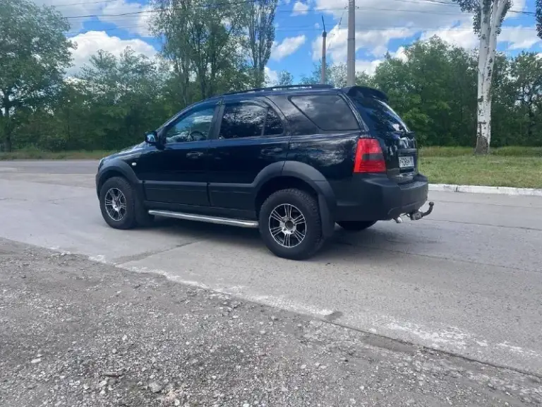 Продам kia sorento 2008 год мотор 2.5 tdi коробка механика, полный привод с раздаткой и понижайкой, на авто все работает, пробег 247 тысяч км, цена 800₽ автомобиль в полной комплектации,2 ключа сигнализация пандора, сервисная книга
﻿﻿Парктроники, камера заднего вида, хороший свет
﻿﻿Климат контроль( рабочий)
﻿﻿Монитор aux/bt/usb/
Музыка pride
﻿Один владелец, гаражное хранение. Авто в отличном обслуженном состоянии ( все и когда делалось могу рассказать и показать )рама читается в отличном состоянии. В таком обслуженном состоянии автомобиль  тяжело найти. Двигатель коробка и ходовая часть без нареканий все работает, салон чистый и ухоженный,2 комплекта хорошей резины r16 документы в порядке, переоформление в мрэо (могу присутствовать )все остальные вопросы по тел +79494936731, торг реальному покупателю - фотография - 7