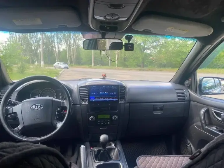 Продам kia sorento 2008 год мотор 2.5 tdi коробка механика, полный привод с раздаткой и понижайкой, на авто все работает, пробег 247 тысяч км, цена 800₽ автомобиль в полной комплектации,2 ключа сигнализация пандора, сервисная книга
﻿﻿Парктроники, камера заднего вида, хороший свет
﻿﻿Климат контроль( рабочий)
﻿﻿Монитор aux/bt/usb/
Музыка pride
﻿Один владелец, гаражное хранение. Авто в отличном обслуженном состоянии ( все и когда делалось могу рассказать и показать )рама читается в отличном состоянии. В таком обслуженном состоянии автомобиль  тяжело найти. Двигатель коробка и ходовая часть без нареканий все работает, салон чистый и ухоженный,2 комплекта хорошей резины r16 документы в порядке, переоформление в мрэо (могу присутствовать )все остальные вопросы по тел +79494936731, торг реальному покупателю - фотография - 9