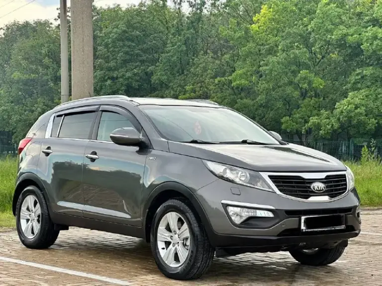 Kia sportage 2013год 4wd
Автомобиль в идеальном состоянии!
Вложений абсолютно не каких не требует,
Полностью обслужена,
Кузов весь в заводском окрасе,
Стекла все родные включая лобовое!
Пробег родной 110тыс, км любые проверки с вашей стороны приветствуется,
Двигатель 2.0 бензин
Коробка автомат самый простой и надежный как говорится!
Комплектация предмаксимальная!
Авто парковка
Старт стоп
Авто запуск с ключа
Двухзонный климат контроль
Управление на руле
Андроид система
Carplay
Подогрев сидений всех
Подключаемый полный привод
Складывание зеркал и многое другое!
Также два комплекта резины
С документами полностью порядок
Продажа от собственника
Цена за данный автомобиль
1.285-000₽
▶️Смотреть больше фото◀️
Возможно обмен на авто дешевле
Звоните +7949-551-6875
📲 Tg: n_77
📞 Звоните: +7(949)5516875 - фотография - 1