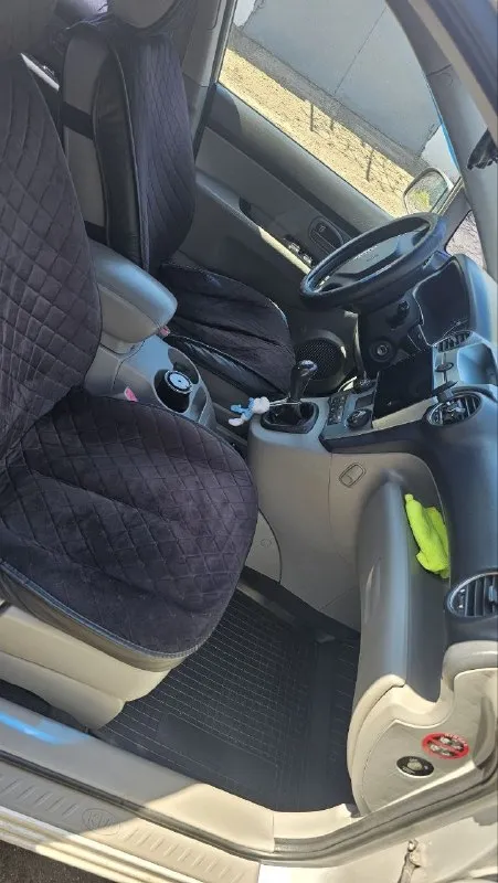 Kia carens 2008 г.
Продаётся семейный 7 местеый автомобиль в идеальном состоянии.
Пробег: 260к
Ходовая не гримит не стучит мягко едет!
#   2.0Л шепчит без требований!
Кузов без ржавчинки и сколов!
Днище целое без ржавчины и гнили!
Я хозяин переоформление без проблем.
Нюанс по лобовому стеклу трещина с правой стороны из за этого не работает подогрев стекла.
Установлен 9 дюймовый многофункциональный манитор с возможностью управлять голосом.
Установлены доводчики стёкл.
Установлен газ (вписан).
Салом чистый ухоженный в такси не работала.
Вся электроника работает исправно без нареканий.
Цена 750 000р. (торг у копота)
Руслан +79494623070
Цена авто оргументируется идеальным состоянием! И чистыми документами!
📲 Tg: andrei semenchenko
📞 Звоните: +7(949)4623070 - фотография - 8