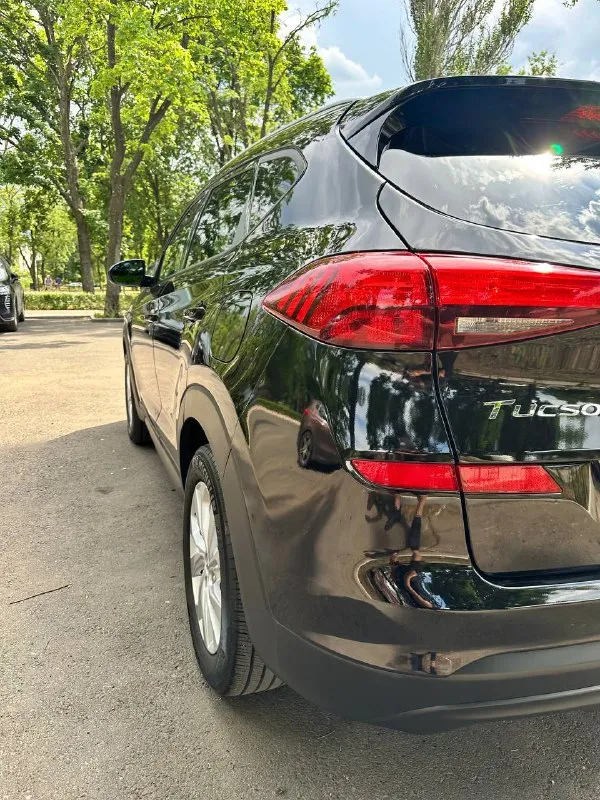 Hyundai tucson 2020
Автомобиль привезён из сша для личного пользования. Более года в одних руках. Продажа связана с приобретением другого автомобиля.
Двигатель 2.0 бензин (161 л. С. ), автоматическая коробка передач. Автомобиль полностью исправен технически, своевременно обслуживался и не требует вложений.
Салон чистый и ухоженный, в автомобиле не курили. Комфортный, надёжный
Комплектация:
• Кнопка start/stop;
• Электропривод водительского сиденья;
• Мультируль;
• Кондиционер;
• Полный электропакет;
• Мультимедийная система с bluetooth;
• Просторный салон и вместительный багажник.
Автомобиль подбирался и привозился для себя. Повреждение в сша было незначительным и носило косметический характер, без вмешательства в силовую структуру кузова и элементы безопасности.
Vin-код, фото с аукциона и фотографии повреждений до ремонта предоставлю по запросу.
Разумный торг возле автомобиля. - фотография - 4