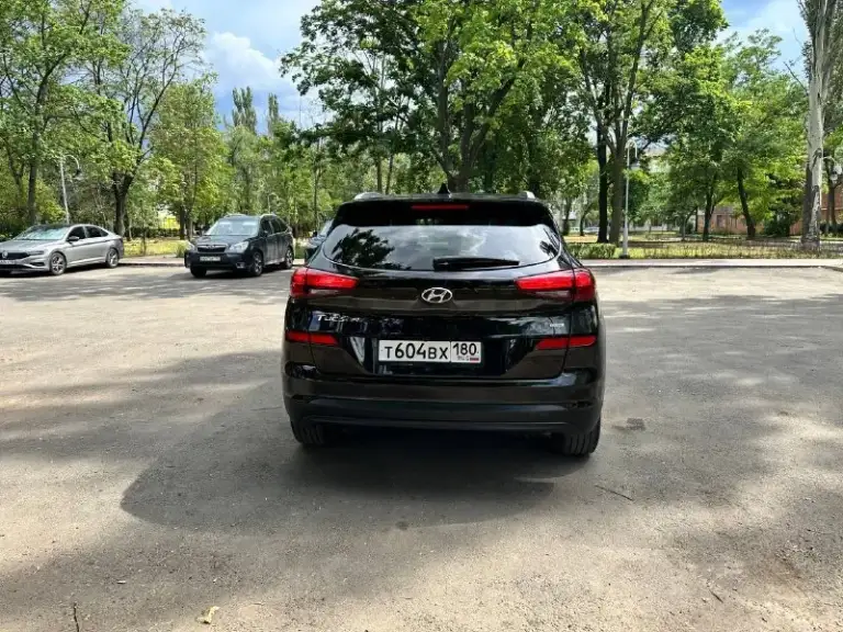 Hyundai tucson 2020
Автомобиль привезён из сша для личного пользования. Более года в одних руках. Продажа связана с приобретением другого автомобиля.
Двигатель 2.0 бензин (161 л. С. ), автоматическая коробка передач. Автомобиль полностью исправен технически, своевременно обслуживался и не требует вложений.
Салон чистый и ухоженный, в автомобиле не курили. Комфортный, надёжный
Комплектация:
• Кнопка start/stop;
• Электропривод водительского сиденья;
• Мультируль;
• Кондиционер;
• Полный электропакет;
• Мультимедийная система с bluetooth;
• Просторный салон и вместительный багажник.
Автомобиль подбирался и привозился для себя. Повреждение в сша было незначительным и носило косметический характер, без вмешательства в силовую структуру кузова и элементы безопасности.
Vin-код, фото с аукциона и фотографии повреждений до ремонта предоставлю по запросу.
Разумный торг возле автомобиля. - фотография - 6