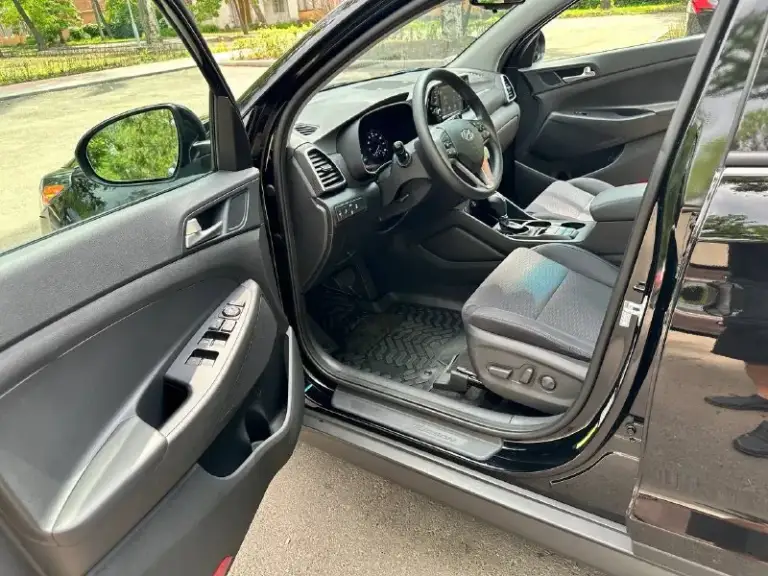 Hyundai tucson 2020
Автомобиль привезён из сша для личного пользования. Более года в одних руках. Продажа связана с приобретением другого автомобиля.
Двигатель 2.0 бензин (161 л. С. ), автоматическая коробка передач. Автомобиль полностью исправен технически, своевременно обслуживался и не требует вложений.
Салон чистый и ухоженный, в автомобиле не курили. Комфортный, надёжный
Комплектация:
• Кнопка start/stop;
• Электропривод водительского сиденья;
• Мультируль;
• Кондиционер;
• Полный электропакет;
• Мультимедийная система с bluetooth;
• Просторный салон и вместительный багажник.
Автомобиль подбирался и привозился для себя. Повреждение в сша было незначительным и носило косметический характер, без вмешательства в силовую структуру кузова и элементы безопасности.
Vin-код, фото с аукциона и фотографии повреждений до ремонта предоставлю по запросу.
Разумный торг возле автомобиля. - фотография - 7