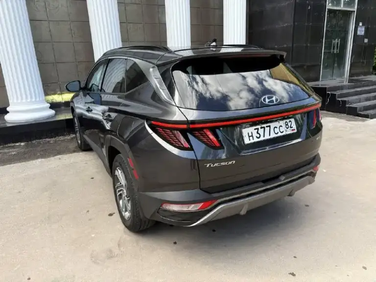 Hyundai tucson 2.5 at, 2021 год, 72000 км. С системой полного привода htrac в максимальной комплектации : -10-дюймовая безрамочная приборная панель
-Светодиодные фонари
-Адаптивный круиз-контроль (scc)
-Передние и задние датчики парковки
-Система обзора слепых зон (bvm)
-Система автоматического торможения перед препятствием спереди и сзади
- Функция дистанционной парковки (rspa)
-Система предотвращения столкновения сбоку при выезде с парковки задним ходом (rcca)
-Ассистент удержания автомобиля в полосе движения (lka)
-Система обзора слепых зон (bvm)
-Система камер кругового обзора (svm)
-Адаптивный круиз-контроль (scc)
-Мультимедиа система bose с 10,25-дюймовым жк-экраном
-Панорамная крыша с люком
-Интеллектуальная система открытия багажника
-Вентиляция передних сидений
-Подогрев передних и задних сидений
-Подогрев руля
-Беспроводное зарядное устройство
-Функция дистанционной парковки (rspa)
-Функция дистанционного запуска двигателя
Возможен обмен. Возможно оформление в кредит.
Более подробно по телефону
Цена - 2.880.000р.
+79494041233 - фотография - 4