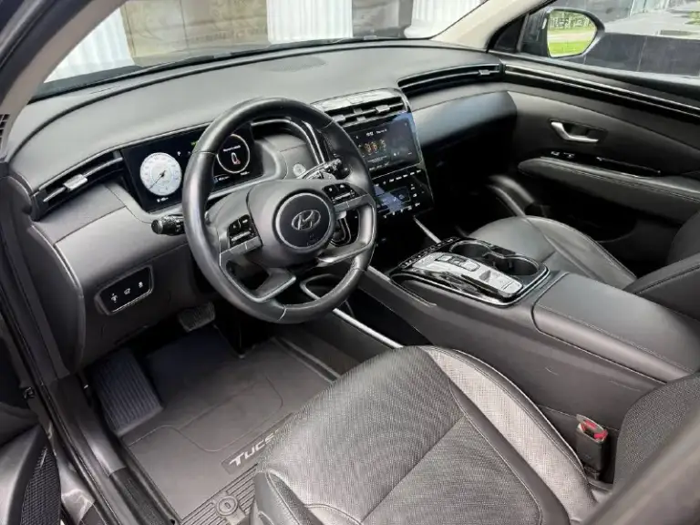 Hyundai tucson 2.5 at, 2021 год, 72000 км. С системой полного привода htrac в максимальной комплектации : -10-дюймовая безрамочная приборная панель
-Светодиодные фонари
-Адаптивный круиз-контроль (scc)
-Передние и задние датчики парковки
-Система обзора слепых зон (bvm)
-Система автоматического торможения перед препятствием спереди и сзади
- Функция дистанционной парковки (rspa)
-Система предотвращения столкновения сбоку при выезде с парковки задним ходом (rcca)
-Ассистент удержания автомобиля в полосе движения (lka)
-Система обзора слепых зон (bvm)
-Система камер кругового обзора (svm)
-Адаптивный круиз-контроль (scc)
-Мультимедиа система bose с 10,25-дюймовым жк-экраном
-Панорамная крыша с люком
-Интеллектуальная система открытия багажника
-Вентиляция передних сидений
-Подогрев передних и задних сидений
-Подогрев руля
-Беспроводное зарядное устройство
-Функция дистанционной парковки (rspa)
-Функция дистанционного запуска двигателя
Возможен обмен. Возможно оформление в кредит.
Более подробно по телефону
Цена - 2.880.000р.
+79494041233 - фотография - 6