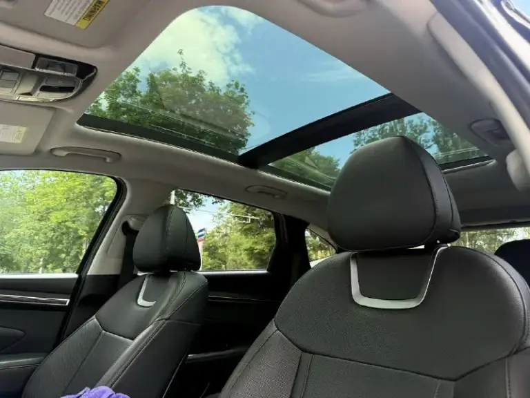 Hyundai tucson 2.5 at, 2021 год, 72000 км. С системой полного привода htrac в максимальной комплектации : -10-дюймовая безрамочная приборная панель
-Светодиодные фонари
-Адаптивный круиз-контроль (scc)
-Передние и задние датчики парковки
-Система обзора слепых зон (bvm)
-Система автоматического торможения перед препятствием спереди и сзади
- Функция дистанционной парковки (rspa)
-Система предотвращения столкновения сбоку при выезде с парковки задним ходом (rcca)
-Ассистент удержания автомобиля в полосе движения (lka)
-Система обзора слепых зон (bvm)
-Система камер кругового обзора (svm)
-Адаптивный круиз-контроль (scc)
-Мультимедиа система bose с 10,25-дюймовым жк-экраном
-Панорамная крыша с люком
-Интеллектуальная система открытия багажника
-Вентиляция передних сидений
-Подогрев передних и задних сидений
-Подогрев руля
-Беспроводное зарядное устройство
-Функция дистанционной парковки (rspa)
-Функция дистанционного запуска двигателя
Возможен обмен. Возможно оформление в кредит.
Более подробно по телефону
Цена - 2.880.000р.
+79494041233 - фотография - 8