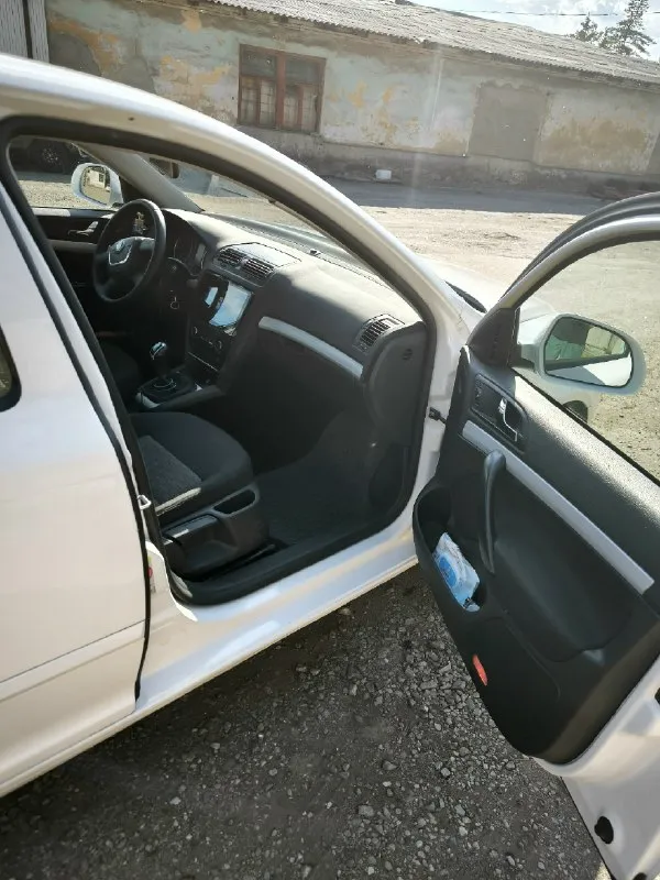 Продается skoda а5 2012 года пробег 178 тыс. Двигатель 1.4 tsi. Осмотр донецк - макеевка состояние сел поехал. Телефон для связи +7949-340-23-27 850 тыс + торг никто не отменял.
📞 Звоните: +7(949)3402327 - фотография - 4