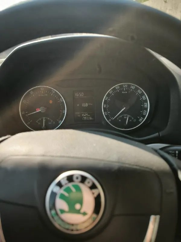 Продается skoda а5 2012 года пробег 178 тыс. Двигатель 1.4 tsi. Осмотр донецк - макеевка состояние сел поехал. Телефон для связи +7949-340-23-27 850 тыс + торг никто не отменял.
📞 Звоните: +7(949)3402327 - фотография - 9