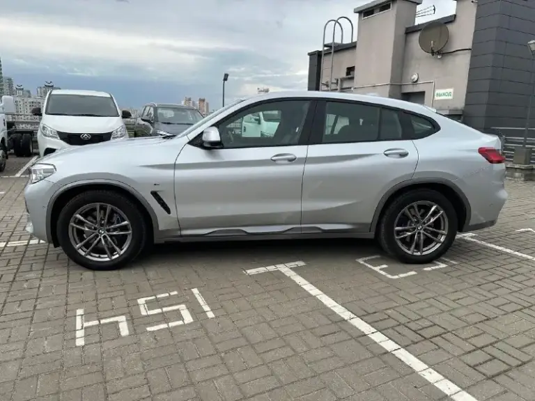 Продам bmw x4 g02 30i год выпуска: конец 2018 года двигатель: 2.0 бензин (252 л. С) пробег 106 000 км чистый европеец автомобиль в хорошем состоянии полностью обслужен масло в двигателе каждые 6-7 тыс ( только оригинал) заменено масло в коробке, фильтр, раздатке и редукторах на 85 тыс промыты радиаторы охлаждения заменен антифриз заменены свечи зажигания заменены пыльники передних амортизаторов тормозные колодки в круг два комплекта резины: зима на оригинальных дисках r19, лето r20 два комплекта ковриков коврик в багажник хорошая комплектация: бесключевой доступ, камера 360, carplay, дистроник, панорама, адаптивный круиз контроль, удержание в полосе, 3-х зонный климат двойной заводской окрас из подкрасов ( крашен низ багажника, задний бампер) без дтп есть небольшие сколы, не критичные на них уступлю вложений никаких не требует сел и поехал новый владелец останется доволен проверка на любом сто за ваш счет территориально нахожусь макеевка червоногвардейский р-н цена 4.5м
📞 Звоните: +7(949)8556036 - фотография - 3