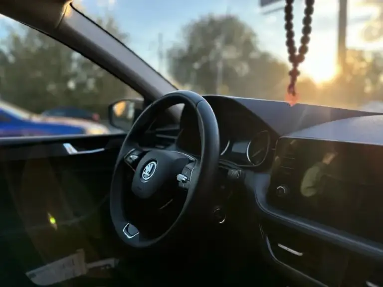 Skoda rapid 2021 г. Надёжный, динамичный и экономичный автомобиль с одним из лучших сочетаний двигателя и коробки в линейке — 1.4 tsi + dsg. Автомобиль в достойном состоянии как технически, так и внешне. За машиной следил, обслуживание проводилось своевременно. Я собственник. Родной пробег — 120 000 км. Двигатель 1.4 tsi и коробка dsg работают без нареканий. Масло менялось каждые 5 000 км. Комплектация включает: • климат-контроль; • мультируль; • круиз-контроль; • подогревы; • и другие полезные опции для комфортной эксплуатации. Автомобиль использовался в личных целях. Салон чистый и ухоженный. Не требует срочных вложений. Любые проверки за ваш счёт приветствуются. Продаю не спеша. Торг возможен только после осмотра автомобиля. Машина находится в г. Ростов на дону. +79493615491 +79785783197
📞 Звоните: +7(949)3615491 - фотография - 5