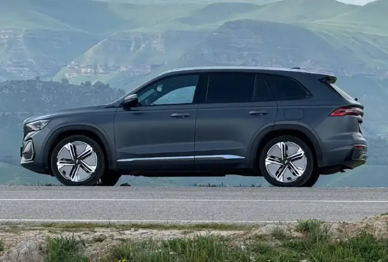 Geely monjaro phev — подзаряжаемый гибрид (электромобиль и бензиновый автомобиль в одном)
💰 Цена: 3 700 000 ₽
Пробег: 60 000 км
В нынешних реалиях это не просто автомобиль, а решение проблемы с топливом.
⚡ До 200 км на одном заряде без использования бензина.
⛽ В гибридном режиме средний расход топлива составляет всего около 3,5 л на 100 км.
🚗 На полном баке и полной зарядке запас хода достигает 1200 км.
Пока другие ищут бензин и стоят в очередях на заправках, вы можете ежедневно передвигаться на электричестве, заряжая автомобиль дома, или на зарядных станциях) а при необходимости спокойно отправиться в дальнюю поездку без привязки к зарядным станциям.
Автомобиль в состоянии нового:
✔ Родной окрас по всему кузову
✔ Без дтп
✔ Без подкрасов
✔ Бережная эксплуатация
✔ Полностью обслужен
✔ Не требует вложений
Оснащение:
✅ Автопилот и удержание в полосе
✅ Адаптивный круиз-контроль
✅ Камеры 360°
✅ Панорамная крыша
✅ Электроприводы сидений
✅ Премиальная мультимедиа
✅ Премиальная
📞 Звоните: +7(949)3528182 - фотография - 3