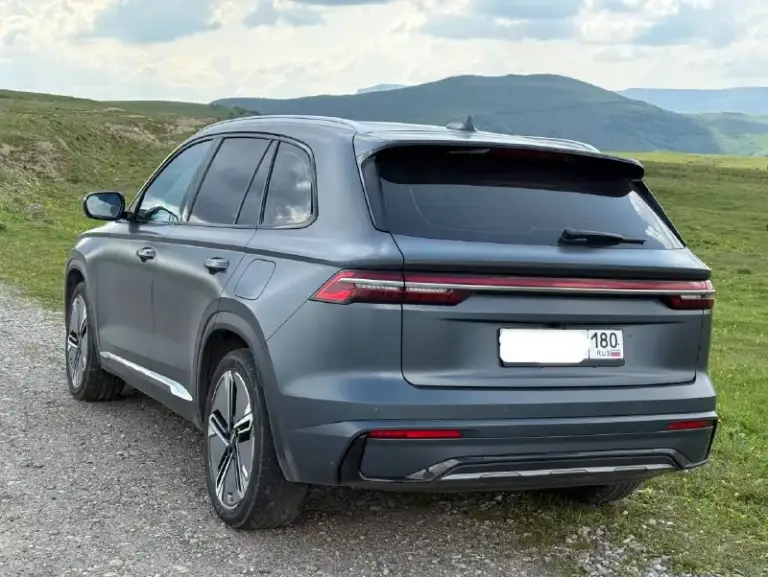 Geely monjaro phev — подзаряжаемый гибрид (электромобиль и бензиновый автомобиль в одном)
💰 Цена: 3 700 000 ₽
Пробег: 60 000 км
В нынешних реалиях это не просто автомобиль, а решение проблемы с топливом.
⚡ До 200 км на одном заряде без использования бензина.
⛽ В гибридном режиме средний расход топлива составляет всего около 3,5 л на 100 км.
🚗 На полном баке и полной зарядке запас хода достигает 1200 км.
Пока другие ищут бензин и стоят в очередях на заправках, вы можете ежедневно передвигаться на электричестве, заряжая автомобиль дома, или на зарядных станциях) а при необходимости спокойно отправиться в дальнюю поездку без привязки к зарядным станциям.
Автомобиль в состоянии нового:
✔ Родной окрас по всему кузову
✔ Без дтп
✔ Без подкрасов
✔ Бережная эксплуатация
✔ Полностью обслужен
✔ Не требует вложений
Оснащение:
✅ Автопилот и удержание в полосе
✅ Адаптивный круиз-контроль
✅ Камеры 360°
✅ Панорамная крыша
✅ Электроприводы сидений
✅ Премиальная мультимедиа
✅ Премиальная
📞 Звоните: +7(949)3528182 - фотография - 4