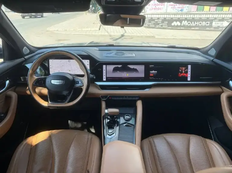 Geely monjaro phev — подзаряжаемый гибрид (электромобиль и бензиновый автомобиль в одном)
💰 Цена: 3 700 000 ₽
Пробег: 60 000 км
В нынешних реалиях это не просто автомобиль, а решение проблемы с топливом.
⚡ До 200 км на одном заряде без использования бензина.
⛽ В гибридном режиме средний расход топлива составляет всего около 3,5 л на 100 км.
🚗 На полном баке и полной зарядке запас хода достигает 1200 км.
Пока другие ищут бензин и стоят в очередях на заправках, вы можете ежедневно передвигаться на электричестве, заряжая автомобиль дома, или на зарядных станциях) а при необходимости спокойно отправиться в дальнюю поездку без привязки к зарядным станциям.
Автомобиль в состоянии нового:
✔ Родной окрас по всему кузову
✔ Без дтп
✔ Без подкрасов
✔ Бережная эксплуатация
✔ Полностью обслужен
✔ Не требует вложений
Оснащение:
✅ Автопилот и удержание в полосе
✅ Адаптивный круиз-контроль
✅ Камеры 360°
✅ Панорамная крыша
✅ Электроприводы сидений
✅ Премиальная мультимедиа
✅ Премиальная
📞 Звоните: +7(949)3528182 - фотография - 5