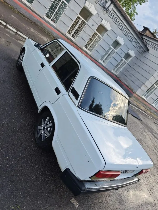 Продам ваз 2107, 1.6, 16v приора мотор с хорошей начинкой.
По мотору доработок очень много, собиралась в дагестане, дыма нет ни грамма.
Злые валы, разрезанны шестерни, ресивер, выхлоп 4.2.1, волга форсунки.
Работает не ровно, нужно корректировать метки грм. Едет только если плавно набирать обороты, на верхах берёт своё.
Ходовая с занижением грамотным, дорогу держит идёт что по рельсам.
Коробка 5-ти ступка.
Редуктор заднего моста доработан.
Кузов полностью в достойном состоянии!!!
Резина слабая, салоном не занимались.
Документы только стс, больше нечего нет!!! Продаю как есть!!!
Цена 115.000р.
Машина находится в городе енакиево, +79495819526
📲 Tg: митя
📞 Звоните: +7(949)5819526 - фотография - 2