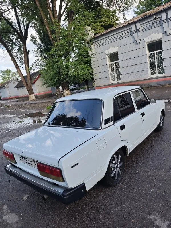 Продам ваз 2107, 1.6, 16v приора мотор с хорошей начинкой.
По мотору доработок очень много, собиралась в дагестане, дыма нет ни грамма.
Злые валы, разрезанны шестерни, ресивер, выхлоп 4.2.1, волга форсунки.
Работает не ровно, нужно корректировать метки грм. Едет только если плавно набирать обороты, на верхах берёт своё.
Ходовая с занижением грамотным, дорогу держит идёт что по рельсам.
Коробка 5-ти ступка.
Редуктор заднего моста доработан.
Кузов полностью в достойном состоянии!!!
Резина слабая, салоном не занимались.
Документы только стс, больше нечего нет!!! Продаю как есть!!!
Цена 115.000р.
Машина находится в городе енакиево, +79495819526
📲 Tg: митя
📞 Звоните: +7(949)5819526 - фотография - 3