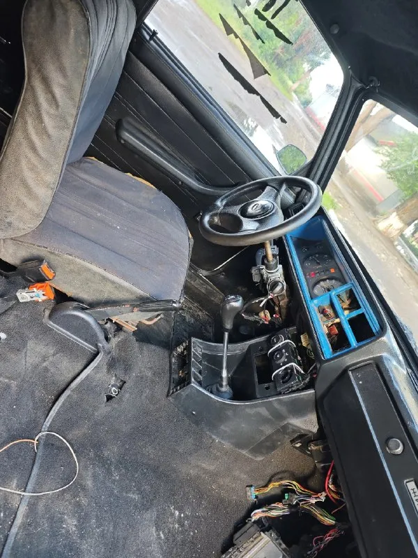Продам ваз 2107, 1.6, 16v приора мотор с хорошей начинкой.
По мотору доработок очень много, собиралась в дагестане, дыма нет ни грамма.
Злые валы, разрезанны шестерни, ресивер, выхлоп 4.2.1, волга форсунки.
Работает не ровно, нужно корректировать метки грм. Едет только если плавно набирать обороты, на верхах берёт своё.
Ходовая с занижением грамотным, дорогу держит идёт что по рельсам.
Коробка 5-ти ступка.
Редуктор заднего моста доработан.
Кузов полностью в достойном состоянии!!!
Резина слабая, салоном не занимались.
Документы только стс, больше нечего нет!!! Продаю как есть!!!
Цена 115.000р.
Машина находится в городе енакиево, +79495819526
📲 Tg: митя
📞 Звоните: +7(949)5819526 - фотография - 6