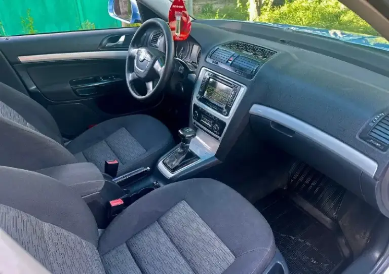🔥🔥🔥610.000Руб. 🔥🔥🔥
Срочно срочно срочно🆘🧨🆘
Skoda octavia a5 рейсталинг.2011год.1.6mpi автомат.
Пробег 210
Авто в отличном состоянии вложений не требует не каких. Кузов как на фото без гнили и ржавчины. Свеже покрашен чисто косметика. Мотор 1.6 mpi самый обычный работает отлично не дымит не троит тянет супер. Коробка обычный автомат айсин 6ст. Тоже работает без проблем. Ходовая в полном порядке. Салон чистый и ухоженный. Богатая комплектация:есть все необходимое для комфортной езды. Климат-контроль работает в обе стороны и холодит отлично и греет. Документы в полном порядке на 180 учете. Тех. Осмотр есть. Переоформить можно хоть сразу. Любое переоформление. Осмотр донецк.
+79499826417
+79497946634 Телеграмм
📞 🇷🇺 Звоните: +79499826417 - фотография - 10