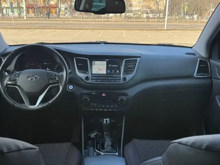 Hyundai tucson официал
Передний привод,
2018 Год
Двигатель 2.0 бензин
Коробка автомат
Пробег 123 тыс. Км
Автомобиль в отличном состоянии,
Кузов без дтп, весь в заводском окрасе
Вообщем автомобиль весь обслужен,
И вложения не какого не требует от слова совсем !!!
Хорошая комплектация,
Бесключевой доступ, (start-stop)
Климат контроль,
Круиз контроль,
Датчики света, и дождя,
Подогрев руля, всех сидений,
Подогревы зеркал, стекл,
Большой монитор с камерой заднего вида и навигация.
Сигнализация с обратной связью и авто запуск.
На смс не отвечаю все звонки по телефону.     
Пгт володарское.
+79497142206.
📲 Tg: ваня
📞 Звоните: +7(949)7142206 - фотография - 3