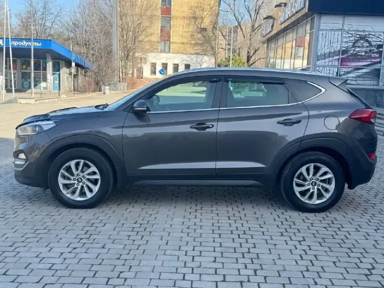 Hyundai tucson официал
Передний привод,
2018 Год
Двигатель 2.0 бензин
Коробка автомат
Пробег 123 тыс. Км
Автомобиль в отличном состоянии,
Кузов без дтп, весь в заводском окрасе
Вообщем автомобиль весь обслужен,
И вложения не какого не требует от слова совсем !!!
Хорошая комплектация,
Бесключевой доступ, (start-stop)
Климат контроль,
Круиз контроль,
Датчики света, и дождя,
Подогрев руля, всех сидений,
Подогревы зеркал, стекл,
Большой монитор с камерой заднего вида и навигация.
Сигнализация с обратной связью и авто запуск.
На смс не отвечаю все звонки по телефону.     
Пгт володарское.
+79497142206.
📲 Tg: ваня
📞 Звоните: +7(949)7142206 - фотография - 4