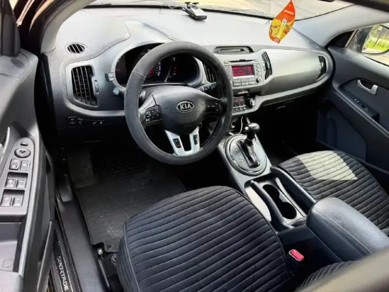 Продам kia sportage
2.0 Бензин
Год выпуска 2013
Состояние идеальное.
Без вмятин царапин
И рыжиков
Сервисные книги.
В родном окрасе
Вложений не требует!
Любое оформление!
Салон не затертый не порваный
Авто полностью обслужена до мелочей
Работает ровно.
Коробка переключает идеально
Климат контроль работает
Все жидкости заменены!
Стекла все родные
Каждая кнопка работает)
Цена 1.290₽
+7-949-794-46-27
Остольные вопросы по телефону
Звоните в любое время.
📲 Tg: евгений
📞 Звоните: +7(949)7944627 - фотография - 7