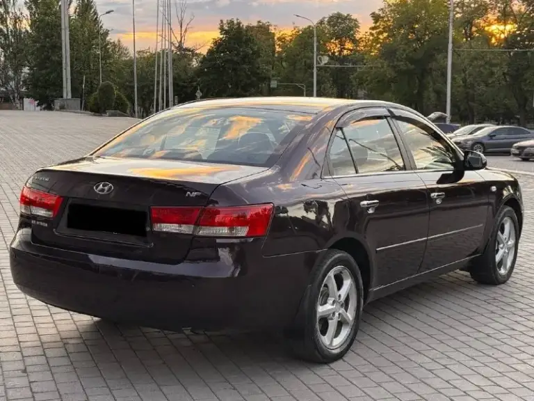Продам hyundai sonata hf
2.4 Бензин
Автомат
Год выпуска 2007
Состояние идеальное.
Без рыжиков
Сколов и прочего
Сервисные книги.
Вложений не требует!
2 Владельца за все время!
Любое оформление!
Салон не затертый не порваный
Резина хорошая
Диски r17
2 Комплекта колес
Авто полностью обслужена до мелочей
Мотор работает ровно.
Коробка переключает идеально
Максимальная комплектация
Датчик света датчик дождя
Мульти руль
Подогрев сидений
Все жидкости заменены!
Стекла все родные
Каждая кнопка работает)
Цена 640-000₽
+7-949-794-46-27
Остольные вопросы по телефону
Звоните в любое время. - фотография - 2