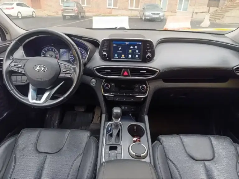 Продам автомобиль hyundai santa fe 2019 года.
Машина ухоженная, не пригон, официальная. Два ключа, сервисная книга. Не битая, не крашеная.
Комплектация: "family"
Кожаный салон, обогрев передних сидений, руля и боковых зеркал, двухзонный климат-контроль, круиз-контроль, мультимедиа (android auto, apple carplay), камера заднего вида, электро-ручник, парктроники (перед, зад), датчики давления в колесах, света и дождя, бесключевой доступ, start/stop, помощь при спуске. Установлена хорошая сигнализация pandora.
2.4, Автомат и полный привод. 134 000 км родного пробега.
Готов на любые проверки.
Цена: 2 850 000 ₽, торг у авто.
+7(949)-385-12-95
Полный бак бензина в подарок
📲 Tg: @ziko_lini
📞 Звоните: +7(949)3851295 - фотография - 8
