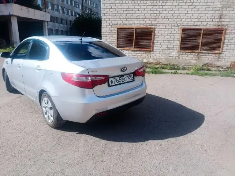 Продам kia рио/ kia rio 3 поколения 2013г. Комплектация: подогрев сидений, обогрев зеркал и дворников, новая мультимедийная система 9' ( штатную отдам в подарок), 2 комплекта свежей резины, есть регистратор и камера заднего вида, кондиционер. Машина обслужена и не нуждается в ремонте, сел и поехал. Едит бодро, нареканий по мотору нет. Владею 2 года, продажа от собственника. Цена 840 000 руб. Торг у капота. +7 949 076 16 82
📞 Звоните: +7(949)0761682 - фотография - 3