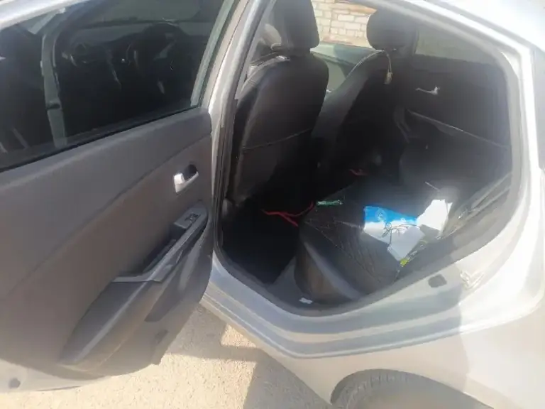 Продам kia рио/ kia rio 3 поколения 2013г. Комплектация: подогрев сидений, обогрев зеркал и дворников, новая мультимедийная система 9' ( штатную отдам в подарок), 2 комплекта свежей резины, есть регистратор и камера заднего вида, кондиционер. Машина обслужена и не нуждается в ремонте, сел и поехал. Едит бодро, нареканий по мотору нет. Владею 2 года, продажа от собственника. Цена 840 000 руб. Торг у капота. +7 949 076 16 82
📞 Звоните: +7(949)0761682 - фотография - 4
