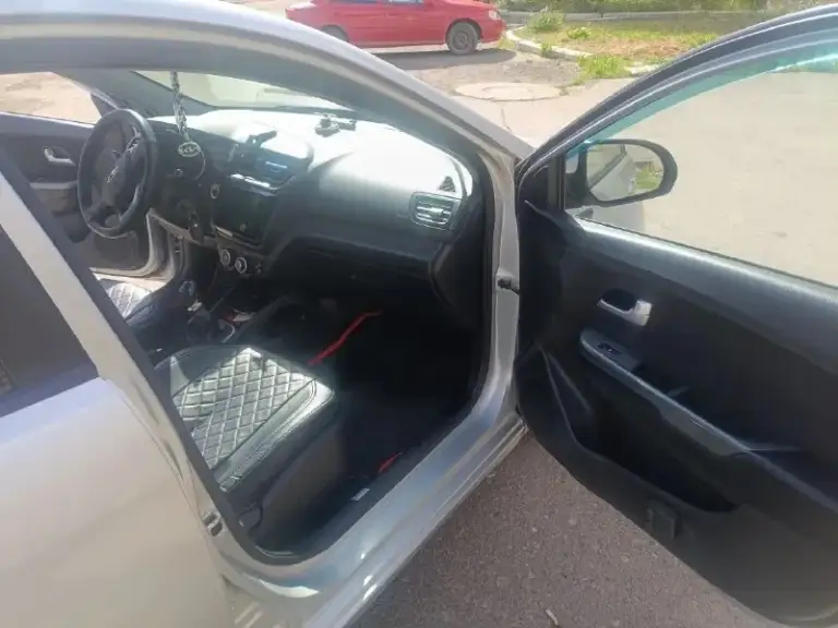 Продам kia рио/ kia rio 3 поколения 2013г. Комплектация: подогрев сидений, обогрев зеркал и дворников, новая мультимедийная система 9' ( штатную отдам в подарок), 2 комплекта свежей резины, есть регистратор и камера заднего вида, кондиционер. Машина обслужена и не нуждается в ремонте, сел и поехал. Едит бодро, нареканий по мотору нет. Владею 2 года, продажа от собственника. Цена 840 000 руб. Торг у капота. +7 949 076 16 82
📞 Звоните: +7(949)0761682 - фотография - 7