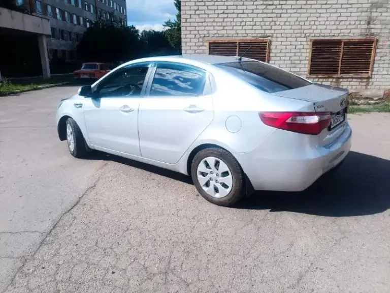 Продам kia рио/ kia rio 3 поколения 2013г. Комплектация: подогрев сидений, обогрев зеркал и дворников, новая мультимедийная система 9' ( штатную отдам в подарок), 2 комплекта свежей резины, есть регистратор и камера заднего вида, кондиционер. Машина обслужена и не нуждается в ремонте, сел и поехал. Едит бодро, нареканий по мотору нет. Владею 2 года, продажа от собственника. Цена 840 000 руб. Торг у капота. +7 949 076 16 82
📞 Звоните: +7(949)0761682 - фотография - 8