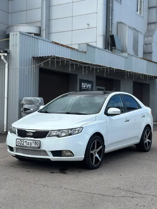 Продаю свою kia cerato ii с атмосферным 2-литровым мотором.

-Пробег 180.000 км
-Коробка 6-ступенчатый автомат - не пинается, переключает плавно
-Машина в руках 3,5 года, люблю и ухаживаю за ней.
-Замена масла каждые 5-6 тыс. Км. Заливается
Liqui moly molygen.
-При встрече расскажу подробно, что менялось, когда, на каком пробеге.
-Все запчасти ставились оригинальные mondo - от рейки до цепи грм.
-Стоят оригинальные новые диски vossen
-Сделана шумоизоляция пола, всех дверей, багажника и потолка - комфортное регулярное вождение обеспечено
-Стоит усилитель музыки
-Пороги и дно целые
-Есть вторичные окрасы

❗️В машине работает все - от ходовки до мотора.
За машину не стыдно.
Приезжайте смотрите.

Цена: 890.000 + торг только у капота.

+79498075276 Кристина - фотография - 1