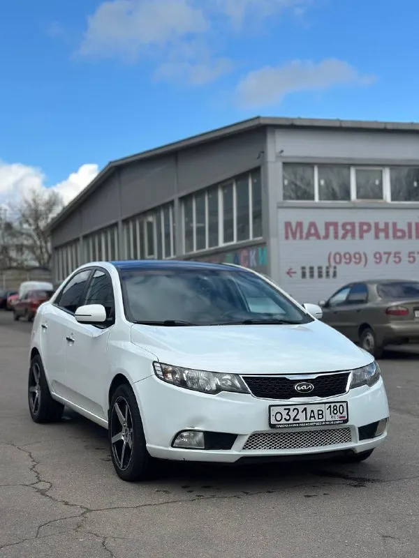 Продаю свою kia cerato ii с атмосферным 2-литровым мотором.

-Пробег 180.000 км
-Коробка 6-ступенчатый автомат - не пинается, переключает плавно
-Машина в руках 3,5 года, люблю и ухаживаю за ней.
-Замена масла каждые 5-6 тыс. Км. Заливается
Liqui moly molygen.
-При встрече расскажу подробно, что менялось, когда, на каком пробеге.
-Все запчасти ставились оригинальные mondo - от рейки до цепи грм.
-Стоят оригинальные новые диски vossen
-Сделана шумоизоляция пола, всех дверей, багажника и потолка - комфортное регулярное вождение обеспечено
-Стоит усилитель музыки
-Пороги и дно целые
-Есть вторичные окрасы

❗️В машине работает все - от ходовки до мотора.
За машину не стыдно.
Приезжайте смотрите.

Цена: 890.000 + торг только у капота.

+79498075276 Кристина - фотография - 3