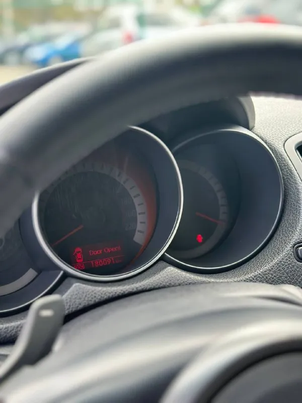 Продаю свою kia cerato ii с атмосферным 2-литровым мотором.

-Пробег 180.000 км
-Коробка 6-ступенчатый автомат - не пинается, переключает плавно
-Машина в руках 3,5 года, люблю и ухаживаю за ней.
-Замена масла каждые 5-6 тыс. Км. Заливается
Liqui moly molygen.
-При встрече расскажу подробно, что менялось, когда, на каком пробеге.
-Все запчасти ставились оригинальные mondo - от рейки до цепи грм.
-Стоят оригинальные новые диски vossen
-Сделана шумоизоляция пола, всех дверей, багажника и потолка - комфортное регулярное вождение обеспечено
-Стоит усилитель музыки
-Пороги и дно целые
-Есть вторичные окрасы

❗️В машине работает все - от ходовки до мотора.
За машину не стыдно.
Приезжайте смотрите.

Цена: 890.000 + торг только у капота.

+79498075276 Кристина - фотография - 7