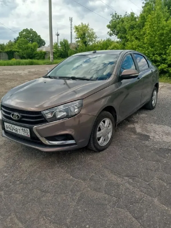 Продам лада веста 2017 год. Пробег 145 тыс оригинал. Сигнализация с авто запуском. Подогрев сидений. Кондиционер рабочий ! Цена 700 тыс. +79495317806 - фотография - 3
