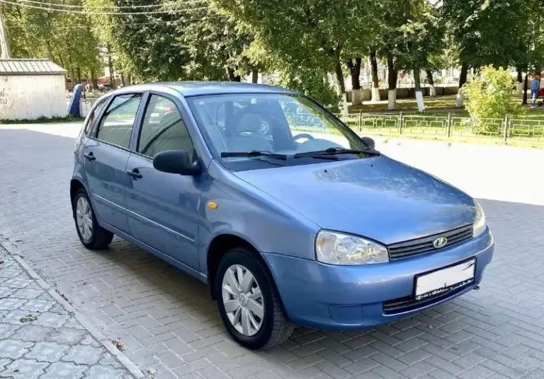 Продаётся автомобиль lada kalina 2008 года выпуска. Авто находится в отличном состоянии. Пробег составляет 113 000 км, является действительным. Автомобиль не участвовал в дорожно-транспортных происшествиях. Техническое состояние отличное; двигатель объёмом 1.6 литра, 8 клапанов, работает исправно. Комплектация включает электроусилитель рулевого управления. Состояние кузова соответствует предоставленным изображениям; коррозия отсутствует. Пороги, днище и арки находятся в отличном состоянии. Готов к проведению любых проверок. Юридически чистый автомобиль, технический осмотр пройден. Город донецк. Стоимость: 310 000 рублей. Торг уместен. Контактный телефон: +79495097888. - фотография - 2