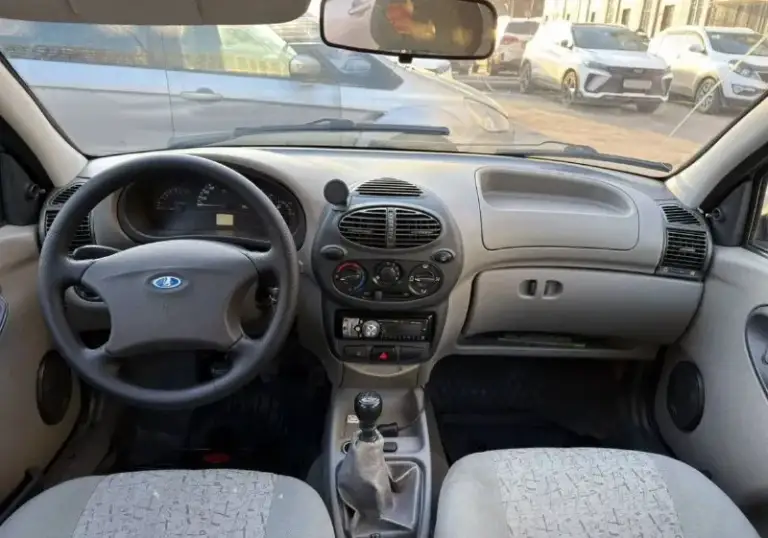 Продаётся автомобиль lada kalina 2008 года выпуска. Авто находится в отличном состоянии. Пробег составляет 113 000 км, является действительным. Автомобиль не участвовал в дорожно-транспортных происшествиях. Техническое состояние отличное; двигатель объёмом 1.6 литра, 8 клапанов, работает исправно. Комплектация включает электроусилитель рулевого управления. Состояние кузова соответствует предоставленным изображениям; коррозия отсутствует. Пороги, днище и арки находятся в отличном состоянии. Готов к проведению любых проверок. Юридически чистый автомобиль, технический осмотр пройден. Город донецк. Стоимость: 310 000 рублей. Торг уместен. Контактный телефон: +79495097888. - фотография - 8
