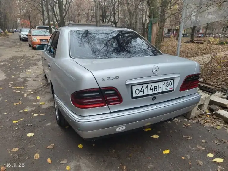 Мерс с двигателем m111 2.3литра, коробкой 722.6 (гидравлическая, адаптивная), пробег 440000 км, кожаный салон. За полтора года владения переделал многое, полный список могу показать при встрече, мотор в сентябре пережил обслуживание гбц (замена клапана, переуплотнение, замена маслосъемных колпачков), чистку системы вкг. По ходовой всё чётко, запотевание двигателя и коробки по низу не значительное. Коробку в июне обслуживал, работает супер. По электрике восстановил всё в первую очередь, есть задняя электрошторка. Установлено гбо. Пороги и днище переварены, но старый мерс- есть старый мерс, коррозия присутствует, например низа передних дверей, крепление бампера, ниши под капотом. Снаружи от ржавчиков обрабатывал две весны подряд. С машиной отдам ряд не использованных запчастей. 390т руб
Донецк +79494282900
📲 Tg: @oleg1767
📞 Звоните: +7(949)4282900 - фотография - 3