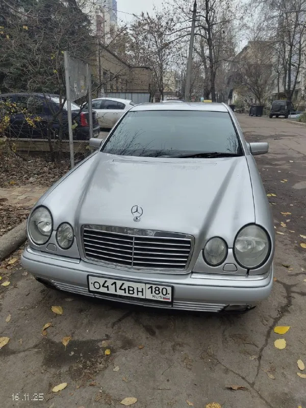 Мерс с двигателем m111 2.3литра, коробкой 722.6 (гидравлическая, адаптивная), пробег 440000 км, кожаный салон. За полтора года владения переделал многое, полный список могу показать при встрече, мотор в сентябре пережил обслуживание гбц (замена клапана, переуплотнение, замена маслосъемных колпачков), чистку системы вкг. По ходовой всё чётко, запотевание двигателя и коробки по низу не значительное. Коробку в июне обслуживал, работает супер. По электрике восстановил всё в первую очередь, есть задняя электрошторка. Установлено гбо. Пороги и днище переварены, но старый мерс- есть старый мерс, коррозия присутствует, например низа передних дверей, крепление бампера, ниши под капотом. Снаружи от ржавчиков обрабатывал две весны подряд. С машиной отдам ряд не использованных запчастей. 390т руб
Донецк +79494282900
📲 Tg: @oleg1767
📞 Звоните: +7(949)4282900 - фотография - 6
