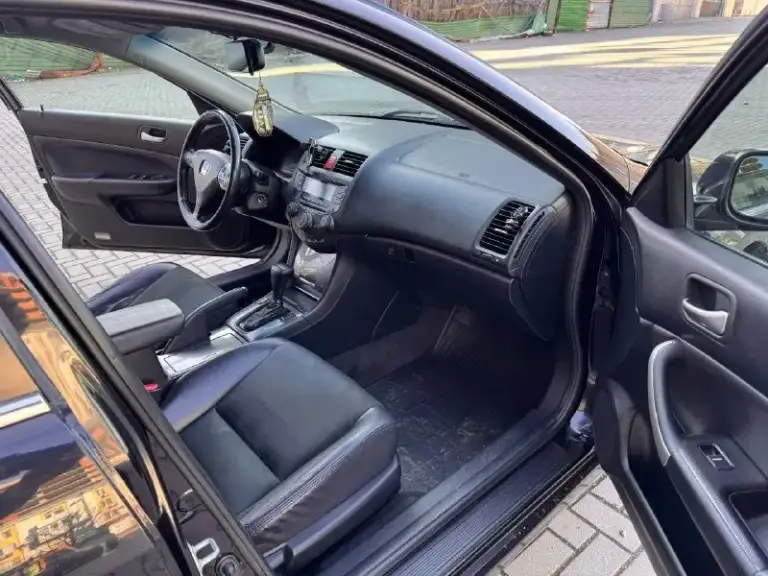 Продам honda accord vii, я — хозяин, владею с 2021 года.
Цена: 890 000 руб. Возможен небольшой торг при осмотре.
Основные характеристики:
Год выпуска: 2005;
Двигатель: 2,0 л (155 л.  С. );
Трансмиссия: акпп;
Пробег: 285 500 км;
Топливо: бензин/газ (гбо 4‑го поколения, вписано в стс);
Один владелец в птс.
Состояние:
Кузов в хорошем состоянии, полтора года назад проведена антикоррозийная обработка;
Чистый и аккуратный салон (в машине не курили);
Двигатель работает ровно, акпп переключает плавно;
Регулярное то (сервисная история — по запросу).
В подарок отдам комплект почти новой летней резины, проехала не более 2 000 км.
Г.  Донецк.
+7 949 641‑56‑10 - фотография - 10