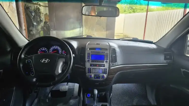 🌟 Продам хюндай санта-фе 🌟

🚗 Модель: hyundai santa fe
📅 Год выпуска: 2011
🌈 Цвет: металлик, глубокий серый
🛣️ Пробег: 220 000
💰 Цена: 1,080,000 руб. (торг уместен)

🔧 Технические характеристики:
• Двигатель: 2.4 л, 185 л. С.
• Коробка передач: автоматическая
• Привод: полный

🎉 Особенности:
• Просторный и комфортный салон
• Современная мультимедиа система
• Пакет безопасности: abs, esp, подушки безопасности
• Система кругового обзора
• Кожаный салон и подогрев сидений

🌍 Почему выбирают hyundai santa fe?
Hyundai santa fe — это идеальный выбор для семьи! Надежный, безопасный и экономичный внедорожник, который отлично подходит как для городских поездок, так и для путешествий по бездорожью.

📞 Звоните прямо сейчас!
Телефон: +7 949 330 33 32
📍 Место осмотра: г. Торез

Не упустите шанс стать владельцем этого замечательного автомобиля! 🚙✨
📞 🇷🇺 Звоните: +79493303332 - фотография - 10