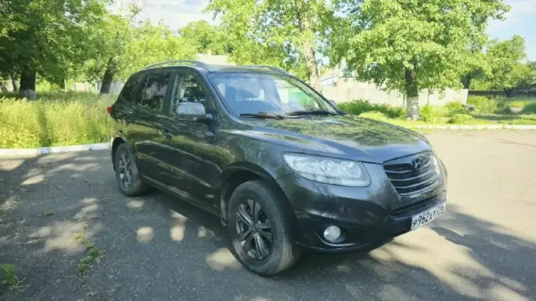 🌟 Продам хюндай санта-фе 🌟

🚗 Модель: hyundai santa fe
📅 Год выпуска: 2011
🌈 Цвет: металлик, глубокий серый
🛣️ Пробег: 220 000
💰 Цена: 1,080,000 руб. (торг уместен)

🔧 Технические характеристики:
• Двигатель: 2.4 л, 185 л. С.
• Коробка передач: автоматическая
• Привод: полный

🎉 Особенности:
• Просторный и комфортный салон
• Современная мультимедиа система
• Пакет безопасности: abs, esp, подушки безопасности
• Система кругового обзора
• Кожаный салон и подогрев сидений

🌍 Почему выбирают hyundai santa fe?
Hyundai santa fe — это идеальный выбор для семьи! Надежный, безопасный и экономичный внедорожник, который отлично подходит как для городских поездок, так и для путешествий по бездорожью.

📞 Звоните прямо сейчас!
Телефон: +7 949 330 33 32
📍 Место осмотра: г. Торез

Не упустите шанс стать владельцем этого замечательного автомобиля! 🚙✨
📞 🇷🇺 Звоните: +79493303332 - фотография - 2