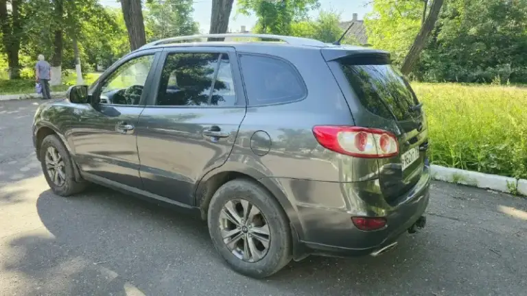 🌟 Продам хюндай санта-фе 🌟

🚗 Модель: hyundai santa fe
📅 Год выпуска: 2011
🌈 Цвет: металлик, глубокий серый
🛣️ Пробег: 220 000
💰 Цена: 1,080,000 руб. (торг уместен)

🔧 Технические характеристики:
• Двигатель: 2.4 л, 185 л. С.
• Коробка передач: автоматическая
• Привод: полный

🎉 Особенности:
• Просторный и комфортный салон
• Современная мультимедиа система
• Пакет безопасности: abs, esp, подушки безопасности
• Система кругового обзора
• Кожаный салон и подогрев сидений

🌍 Почему выбирают hyundai santa fe?
Hyundai santa fe — это идеальный выбор для семьи! Надежный, безопасный и экономичный внедорожник, который отлично подходит как для городских поездок, так и для путешествий по бездорожью.

📞 Звоните прямо сейчас!
Телефон: +7 949 330 33 32
📍 Место осмотра: г. Торез

Не упустите шанс стать владельцем этого замечательного автомобиля! 🚙✨
📞 🇷🇺 Звоните: +79493303332 - фотография - 3