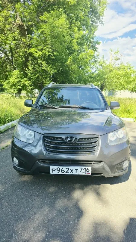 🌟 Продам хюндай санта-фе 🌟

🚗 Модель: hyundai santa fe
📅 Год выпуска: 2011
🌈 Цвет: металлик, глубокий серый
🛣️ Пробег: 220 000
💰 Цена: 1,080,000 руб. (торг уместен)

🔧 Технические характеристики:
• Двигатель: 2.4 л, 185 л. С.
• Коробка передач: автоматическая
• Привод: полный

🎉 Особенности:
• Просторный и комфортный салон
• Современная мультимедиа система
• Пакет безопасности: abs, esp, подушки безопасности
• Система кругового обзора
• Кожаный салон и подогрев сидений

🌍 Почему выбирают hyundai santa fe?
Hyundai santa fe — это идеальный выбор для семьи! Надежный, безопасный и экономичный внедорожник, который отлично подходит как для городских поездок, так и для путешествий по бездорожью.

📞 Звоните прямо сейчас!
Телефон: +7 949 330 33 32
📍 Место осмотра: г. Торез

Не упустите шанс стать владельцем этого замечательного автомобиля! 🚙✨
📞 🇷🇺 Звоните: +79493303332 - фотография - 5