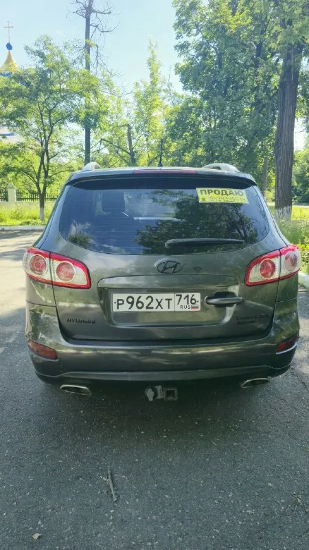 🌟 Продам хюндай санта-фе 🌟

🚗 Модель: hyundai santa fe
📅 Год выпуска: 2011
🌈 Цвет: металлик, глубокий серый
🛣️ Пробег: 220 000
💰 Цена: 1,080,000 руб. (торг уместен)

🔧 Технические характеристики:
• Двигатель: 2.4 л, 185 л. С.
• Коробка передач: автоматическая
• Привод: полный

🎉 Особенности:
• Просторный и комфортный салон
• Современная мультимедиа система
• Пакет безопасности: abs, esp, подушки безопасности
• Система кругового обзора
• Кожаный салон и подогрев сидений

🌍 Почему выбирают hyundai santa fe?
Hyundai santa fe — это идеальный выбор для семьи! Надежный, безопасный и экономичный внедорожник, который отлично подходит как для городских поездок, так и для путешествий по бездорожью.

📞 Звоните прямо сейчас!
Телефон: +7 949 330 33 32
📍 Место осмотра: г. Торез

Не упустите шанс стать владельцем этого замечательного автомобиля! 🚙✨
📞 🇷🇺 Звоните: +79493303332 - фотография - 8