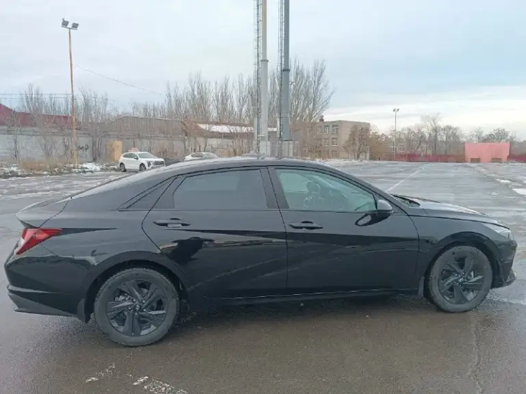 Продам🚗 hyundai elantra 2022 г 2литра 150 л. С. , 💥пробег 32 000км 💥птс: оригинал 💥владельцев по птс: 1 🔥цена 2 000 000₽ обмен: не интересует; самый простой надёжный 8-ми ступенчатый автомат aisin, пробег оригинальный, в отличном состоянии, и в хорошей комплектации, вложений не требует от слова совсем!!! Любые проверки. По комплектации: заводской gps-навигатор, бесключевой доступ, система старт-стоп, автозапуск, двухзонный климат контроль, круиз контроль, «беспроводной карплей», андроид авто, заводской навигатор, юсб, блютуз, датчик дождя, датчик света, автозатемнение зеркала заднего вида, обогрев сидений, боковых зеркал, электроручник, камера заднего вида. 💥осмотр г. Донецк по всем вопросам в л/с или по тел: +79493413480
📞 Звоните: +7(949)3413480 - фотография - 4