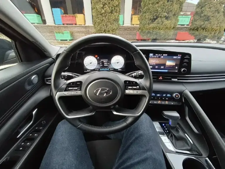 Продам🚗 hyundai elantra 2022 г 2литра 150 л. С. , 💥пробег 32 000км 💥птс: оригинал 💥владельцев по птс: 1 🔥цена 2 000 000₽ обмен: не интересует; самый простой надёжный 8-ми ступенчатый автомат aisin, пробег оригинальный, в отличном состоянии, и в хорошей комплектации, вложений не требует от слова совсем!!! Любые проверки. По комплектации: заводской gps-навигатор, бесключевой доступ, система старт-стоп, автозапуск, двухзонный климат контроль, круиз контроль, «беспроводной карплей», андроид авто, заводской навигатор, юсб, блютуз, датчик дождя, датчик света, автозатемнение зеркала заднего вида, обогрев сидений, боковых зеркал, электроручник, камера заднего вида. 💥осмотр г. Донецк по всем вопросам в л/с или по тел: +79493413480
📞 Звоните: +7(949)3413480 - фотография - 7