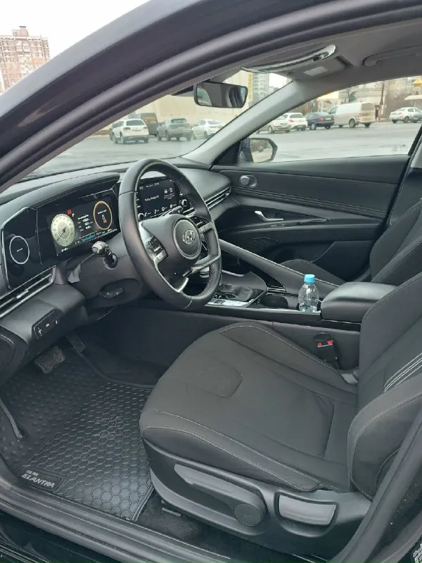 Продам🚗 hyundai elantra 2022 г 2литра 150 л. С. , 💥пробег 32 000км 💥птс: оригинал 💥владельцев по птс: 1 🔥цена 2 000 000₽ обмен: не интересует; самый простой надёжный 8-ми ступенчатый автомат aisin, пробег оригинальный, в отличном состоянии, и в хорошей комплектации, вложений не требует от слова совсем!!! Любые проверки. По комплектации: заводской gps-навигатор, бесключевой доступ, система старт-стоп, автозапуск, двухзонный климат контроль, круиз контроль, «беспроводной карплей», андроид авто, заводской навигатор, юсб, блютуз, датчик дождя, датчик света, автозатемнение зеркала заднего вида, обогрев сидений, боковых зеркал, электроручник, камера заднего вида. 💥осмотр г. Донецк по всем вопросам в л/с или по тел: +79493413480
📞 Звоните: +7(949)3413480 - фотография - 9