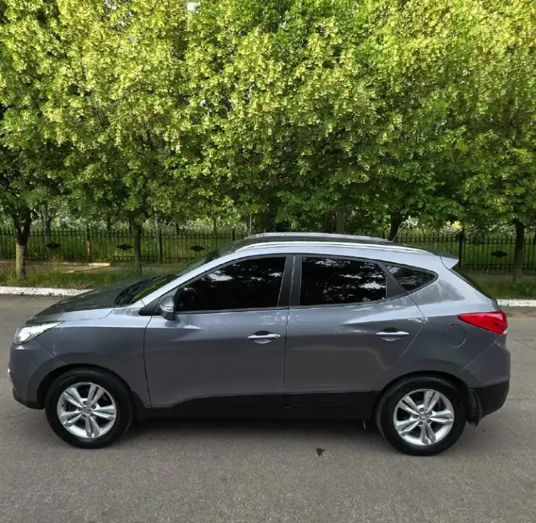 Марка / модель: hyundai ix35 (hyundai ах 35) птс оригинал 2 владельца год выпуска:эксплотация 2013г. Без задиров 100%, не слышна работа двигателя!!! Движок гильзован. Двигатель (тип, объем, ):бензин,2.0. Тип кпп:автомат 6 ступенчатая aisin. Полный привод. Описание: автомобиль в отличном техническом состоянии. Мотор не дымит, не дизелит, задиров нет. Коробка работает идеально. Ходовая в хорошем состоянии. R 17 на шикарных литые диски, салон, как новый. Камера заднего вида парктроники (зад, перед) датчик света датчик дождя 4 стёкл подъём. Подогрев сидений (зад и перед) обогрев стёкл зад и перед обогрев зеркал штатная громкая связь шикарная мультимедия, сенсор манитор. Мультируль. Круиз контроль. Одводчики стёкл. 2х-зонный климат контроль заправлен. Складывание зеркал. Abs, esp, airbag. Отличная оптика. 2 комплекта ключей оригинал. Одним словом можно сказать машина в хорошем состоянии. Осмотр город макеевка. Цена 1.235000 ₽ ( торг у капота) могу присутствовать при переоформ
📞 Звоните: +7(949)6479841 - фотография - 3